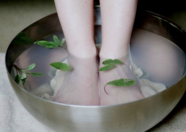 piedi cattivo odore rimedi naturali
