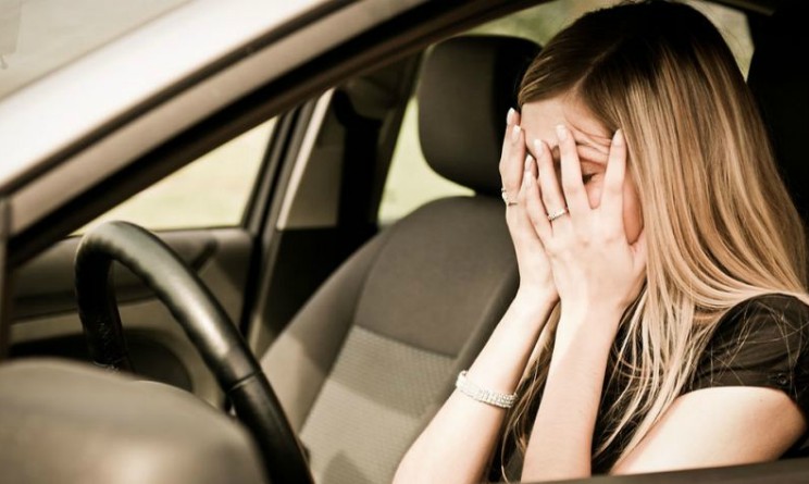 Mal d'auto cause sintomi rimedi naturali